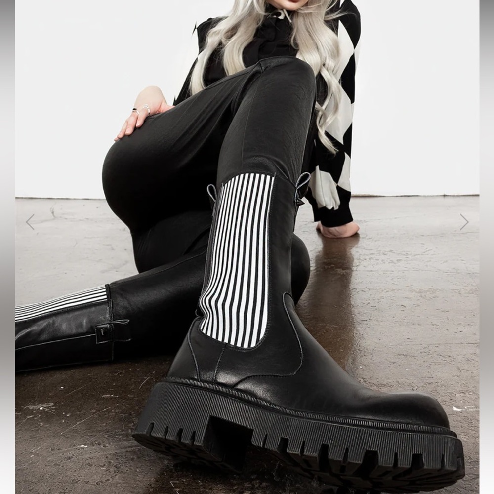 DISTURBIA Beetle Faux Leather Combat Boots Mid Calf Striped Black White US 6,7 - Picture 3 of 11